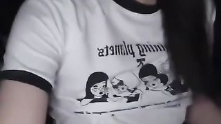 【69堂免费视频】车内吃鸡啪啪_夜晚来到郊外车振_小穴摸的受不了_上位骑乘无套输出_内射