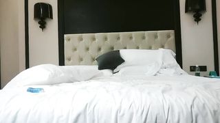 【69堂免费视频】漂亮外围小姐姐，修剪阴毛，小费给不停，暴力输出干一个多小时，老金无敌