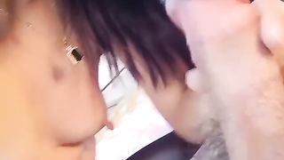 【69堂免费视频】熟女大姐腿穿黑丝轻装上阵，床上功夫十分了得，感觉是大姐在玩小伙子。