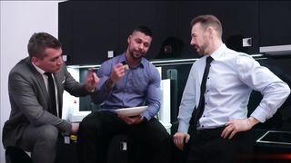 【69堂免费视频】淫荡骚逼的三人行