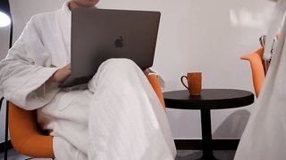 【69堂免费视频】不要工作！来操我！