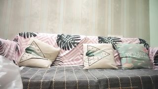 【69堂免费视频】约操良家骚人妻，撩起衣服大奶一顿揉，大长腿炮架子，屌太大搞得受不了