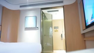 【69堂午夜视频】泡良大神，漂亮小姐姐豪车上好开心，酒店开房激情啪啪，小骚货花样多啥都懂_00_00_00_01_13_10