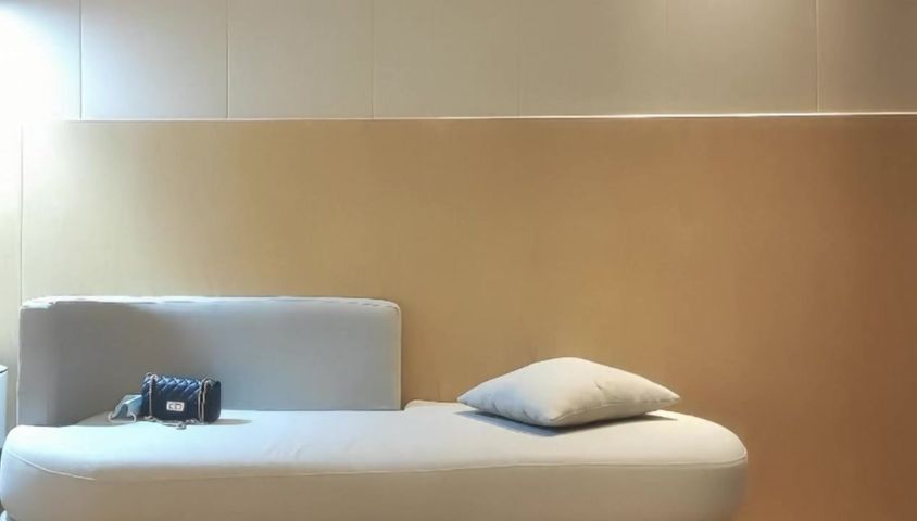 【69堂午夜视频】清纯学妹，00后乖巧温柔，沙发近景，大屌征服嫩妹刺激淫靡