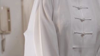 【69堂午夜视频】未亡人在灵堂偷情 遗照前被猛干骚逼