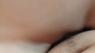 【69堂午夜视频】小伙在国外过上了帝王般的生活，大佬真会玩，让妹子猜拳脱衣服，谁输谁脱