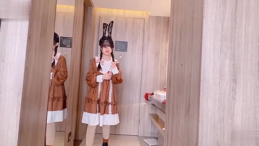 【69堂午夜视频】啊轻点好痛_皮肤白皙_稀毛粉鲍鱼大肥臀_被小哥无套输出_内射_娇喘连连