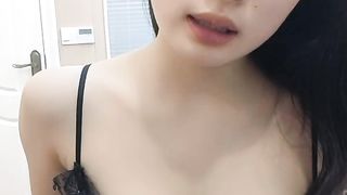 【69堂午夜视频】新来的纯情小妹全程露脸穿着黑丝情趣装诱惑狼友大秀发骚，听指挥互动撩骚脱光光，揉奶抠逼看特写，精彩刺激