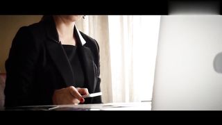 【69堂午夜视频】盯上美女后直接下手强行带到家里面调教成母狗内射