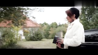 【69堂午夜视频】盯上美女后直接下手强行带到家里面调教成母狗内射