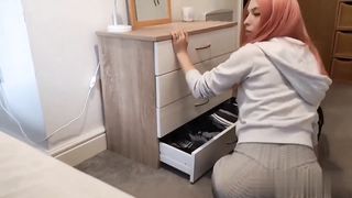 【69堂午夜视频】继母发现我在做家务时对她打飞机惩罚我在她的骚逼攻势下坚持不射