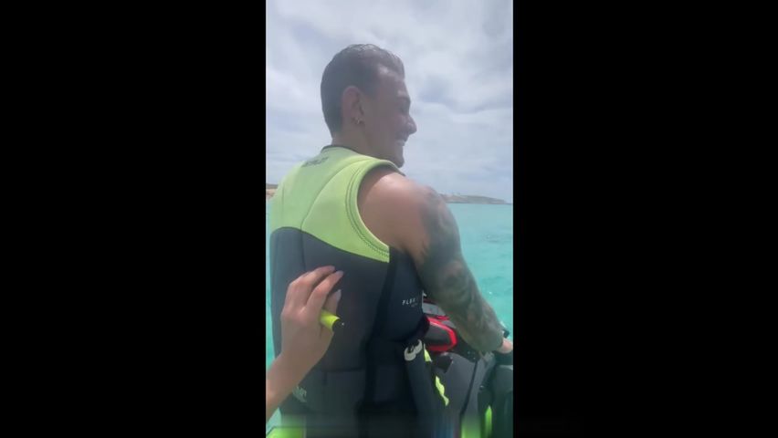 【69堂午夜视频】在摩托艇上爆操骚逼海景配大鸡巴干着就是很舒服后入大屁股