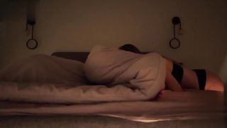 【69堂午夜视频】当我朋友在场时我最好朋友的妈妈操了我背着好朋友偷情骚逼