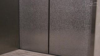 【69堂午夜视频】在总统办公室，我展示了我与任何成年男性相媲美的勃起鸡巴3