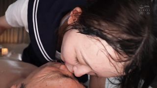 【69堂午夜视频】她甚至让我在她体内射精，尽管这是我的第一次3