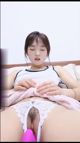 【69堂午夜视频】躲在房间偷偷自慰给哥哥们看_高颜值极品美女粉色一线天美穴