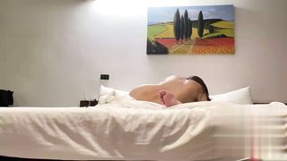 【69堂午夜视频】黑料吃瓜-情色旅游第二集脫衣GoGoBar带妹回家睡凌晨之夜射烂芭比娃娃淫穴露脸入镜记录生活