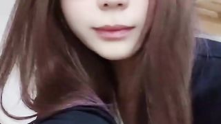 【69堂午夜视频】黑料吃瓜-颜值又高玩得又骚新疆石河子职业技术学院大一新生张家欣电脑借闺蜜后激情自慰视频被闺蜜曝出