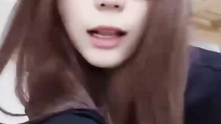 【69堂午夜视频】黑料吃瓜-颜值又高玩得又骚新疆石河子职业技术学院大一新生张家欣电脑借闺蜜后激情自慰视频被闺蜜曝出