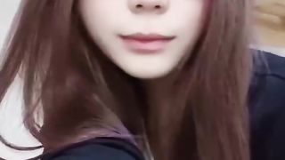 【69堂午夜视频】黑料吃瓜-颜值又高玩得又骚新疆石河子职业技术学院大一新生张家欣电脑借闺蜜后激情自慰视频被闺蜜曝出