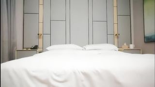 【69堂午夜视频】超近距离视角拍摄，掰穴揉搓深喉插嘴，骑乘大屁股打桩机猛操