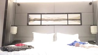 【69堂午夜视频】高端外围小姐姐，女神温柔美貌又乖巧，干得妹子好满足