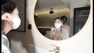 【69堂午夜视频】海航空姐淫妻出轨 边打电话边被情夫操穴