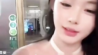 【69堂午夜视频】黑料吃瓜-抖音376W粉丝博主_陈佳琪_直播被猫咪脱衣漏奶_粉嫩乳贴及白嫩乳房真是超养眼