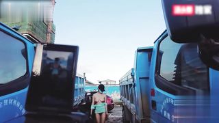 【69堂午夜视频】黑料吃瓜-色影师拍摄极品身材素人模特_在户外拍裸照被很多路人看到了_内裤都脱了_大型社死现场啊