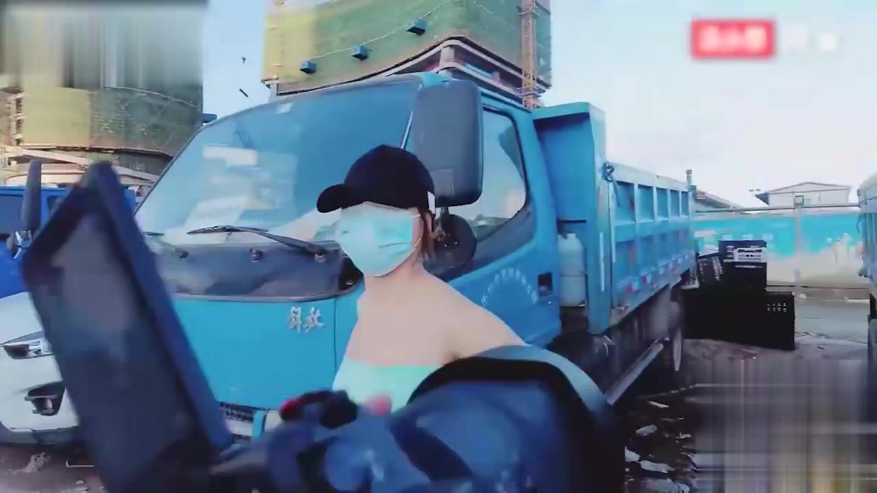 【69堂午夜视频】黑料吃瓜-色影师拍摄极品身材素人模特_在户外拍裸照被很多路人看到了_内裤都脱了_大型社死现场啊