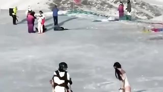 【69堂午夜视频】黑料吃瓜_冰雪中双马尾萝莉嫩妹骚舞脱衣，金主任务扭得嫩逼都露馋死人