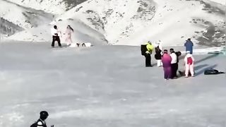 【69堂午夜视频】黑料吃瓜_冰雪中双马尾萝莉嫩妹骚舞脱衣，金主任务扭得嫩逼都露馋死人