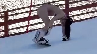 【69堂午夜视频】黑料吃瓜_冰雪中双马尾萝莉嫩妹骚舞脱衣，金主任务扭得嫩逼都露馋死人