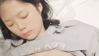 【69堂午夜视频】黑料吃瓜_大一学生妹被体育生骗酒店无套爆操粉穴，校花变富二代性奴全裸浪叫让人心碎