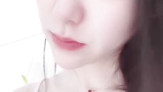 【69堂午夜视频】黑料吃瓜_抖音10W粉网红_77_日常号_直播时意外走光被录屏_引起直播间一群狼友的垂涎_网友称：这都是故意的