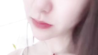 【69堂午夜视频】黑料吃瓜_抖音10W粉网红_77_日常号_直播时意外走光被录屏_引起直播间一群狼友的垂涎_网友称：这都是故意的