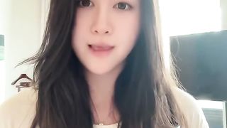 【69堂午夜视频】黑料吃瓜_抖音200W粉丝网红_叶凯薇_不雅视频被曝光流出_风波事件发生后其称是AI生成_网友：这不是本人我吃翔