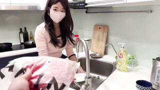 【69堂午夜视频】自私的老公送我一套圣诞礼物，那我只好自私的跟别人做爱