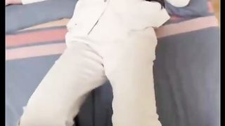 【69堂午夜视频】妇女节姐姐放假回来在全家福下把她绑起来操