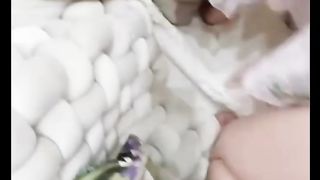 【69堂午夜视频】哄骗刚破处的妹妹一块去洗浴中心 强迫她穿上半露奶子的泳衣