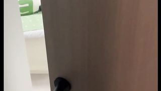 【69堂午夜视频】与女儿班主任在她家偷情