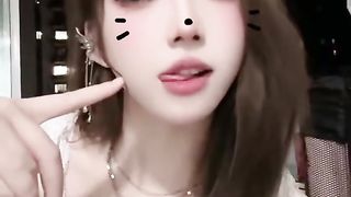 【69堂午夜视频】黑料吃瓜-一个被眼镜封印了的顶级反差婊高颜值反差女主播VV星球榜一大哥定制福利视频流出