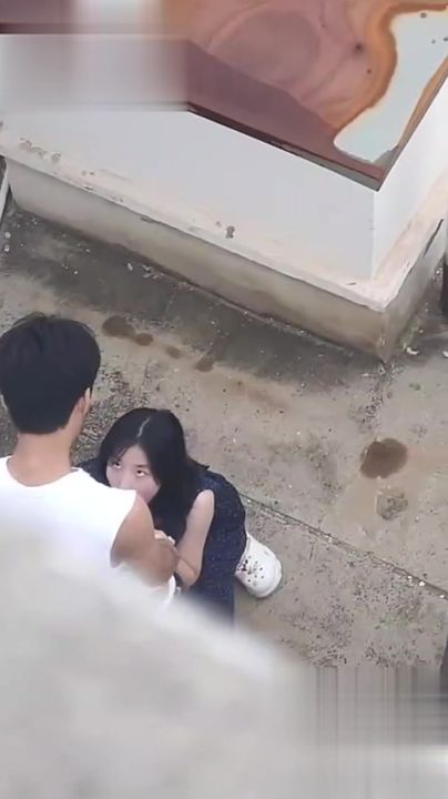 【69堂午夜视频】黑料吃瓜-保定定州凤翔园饥渴的一对小情侣在天台野战站立后入跪地口交太投入被拍无察觉后入顶臀视频流出