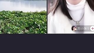 【69堂午夜视频】黑料吃瓜-抖音户外直播网红马妹儿刺激PK惩罚输了直接脱光光下河引得众人围观真刺激