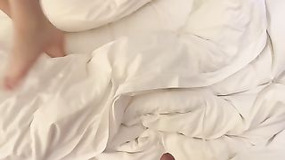 【69堂午夜视频】牛仔短裙下湿逼露，鸡巴硬干她内射，爽得她尖叫求操烂。