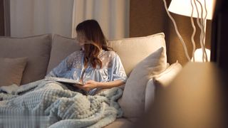 【69堂午夜视频】甜美宝贝喜欢三人行只有两根鸡巴才能满足骚逼的欲望