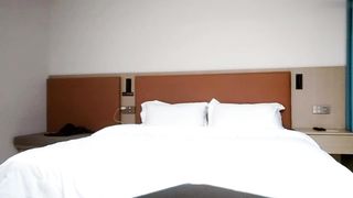 【69堂午夜视频】极品尤物豪乳高挑御姐 反差身高有种开大车既视感