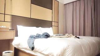 【69堂午夜视频】高挑车模 渔网内衣勾魂