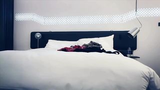 【69堂午夜视频】热裤吊带小白腿，碰到小宝以为遇到了坏人