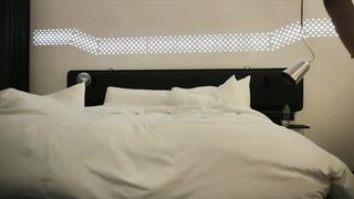 【69堂午夜视频】热裤吊带小白腿，碰到小宝以为遇到了坏人